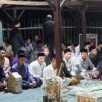 Ngalap Berkah Haul Masyayikh Langitan ke-55, Para Peserta BMK Berziarah ke Maqbarah Masyayikh Langitan
