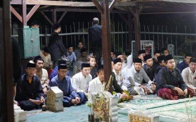 Ngalap Berkah Haul Masyayikh Langitan ke-55, Para Peserta BMK Berziarah ke Maqbarah Masyayikh Langitan